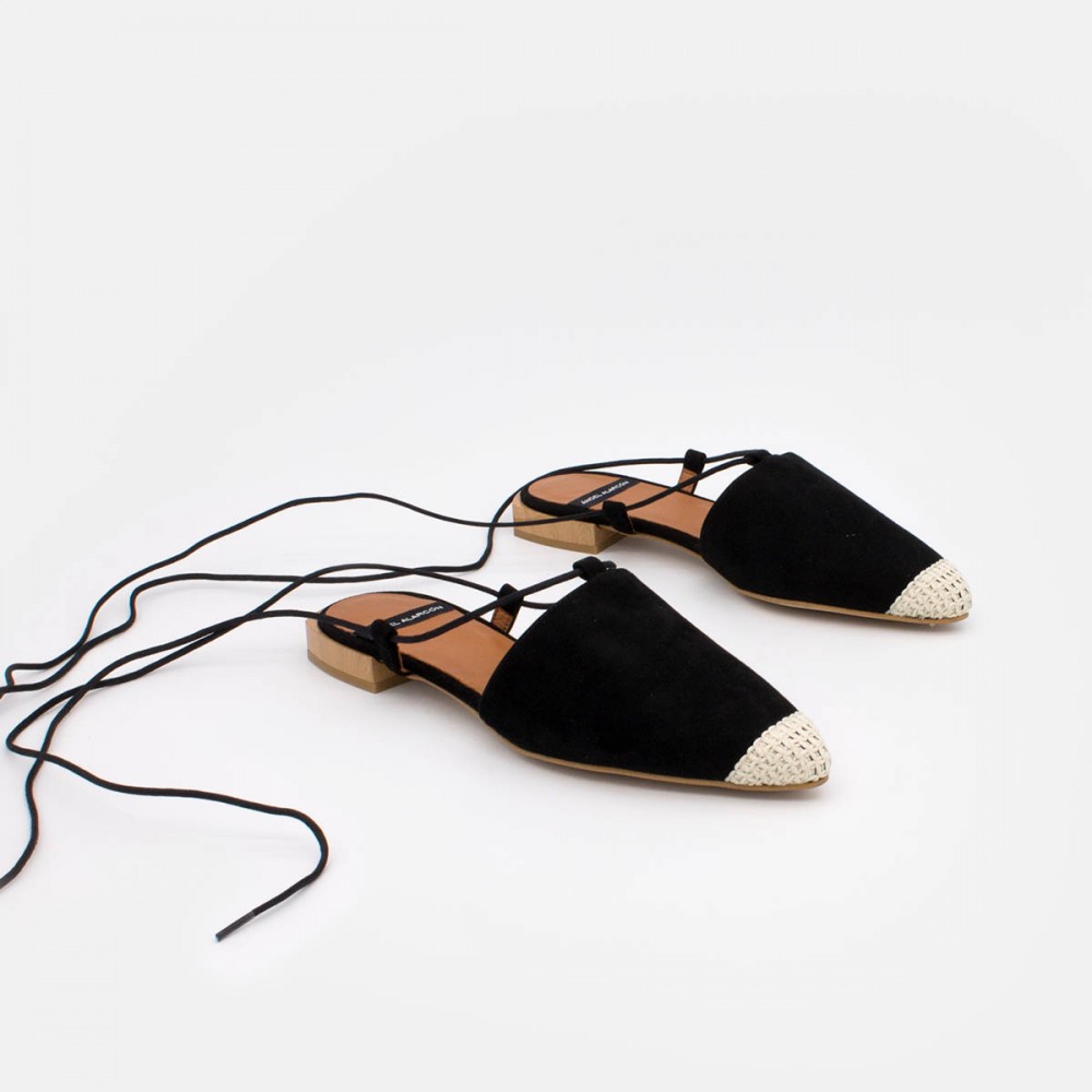 Zapatos mujer ante negro. Bailarinas destalonadas de cuerdas con puntera de ganchillo. Verano 2021. SIROS 20050-522B