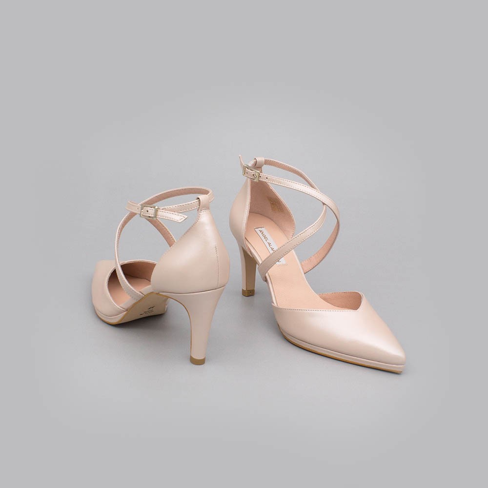 LILIAM - Zapatos de novia nude rosa de piel 2020 tacón medio y mini plataforma cómodos elegantes de punta Ángel Alarcón España