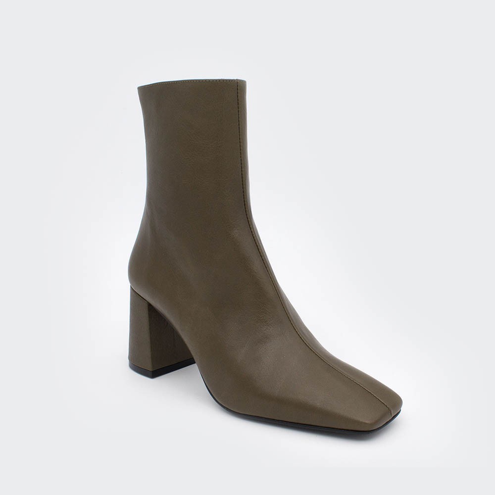 ALAND - Women's square toe booties, wide heel and zip. Green leather. Autumn fall winter 2020 2021. shoes online Made in Spain.