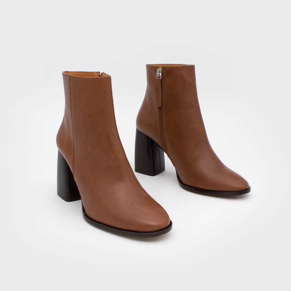 TEXEL - Wide heels round toe ankle boots with zipper Brown leather 20602-540C. Woman shoes Fall winter 2020 2021. Made in Spain.