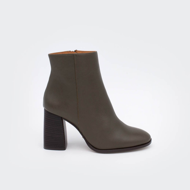 TEXEL - Wide heels round toe ankle boots with zipper olive green leather 20602-540C. Woman shoes winter 2020 2021 Made in Spain