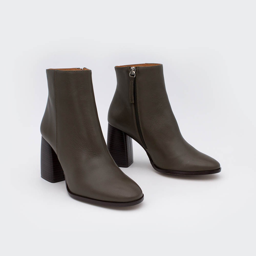 TEXEL - Wide heels round toe ankle boots with zipper olive green leather 20602-540C. Woman shoes winter 2020 2021 Made in Spain