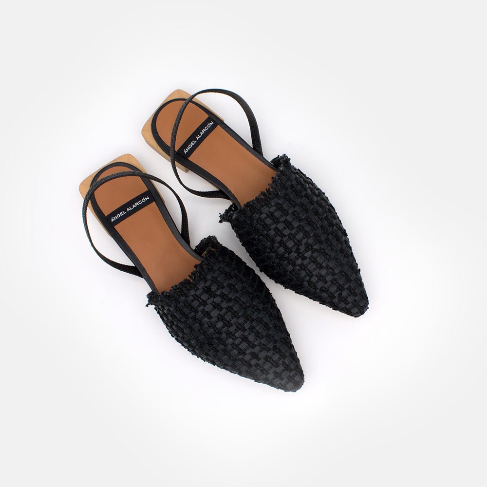 negro mujer  - Zapatos planos de punta fina destalonados, de rafia. Primavera verano 2021. NADIMA - 21069