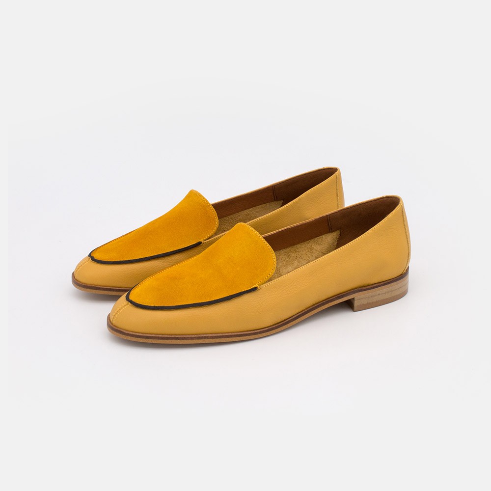 Zapatos piel ante amarillo mostaza. MEDES 20138 Mocasines de verano 2021 para mujer planos con punta redonda. Made in Spain.