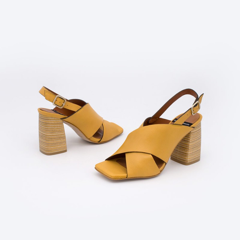 20064 piel amarillo mostaza MURANO Sandalias de mujer con tacon alto y ancho de madera. Zapatos verano 2021 angel alarcon