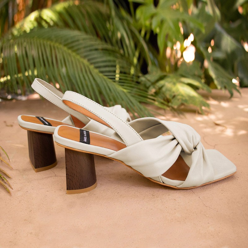 piel blanco KENZA Sandalia con tacón alto de piel entrelazada. Zapatos mujer primavera verano 2021. Ángel Alarcón 21023-528C.