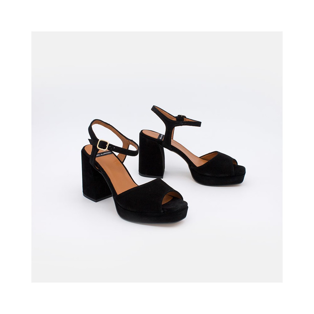 Zapatos ante negro SAZAN Sandalias de tacón alto grueso y plataforma para mujer. Verano 2021 Angel Alarcon 20036-432G.