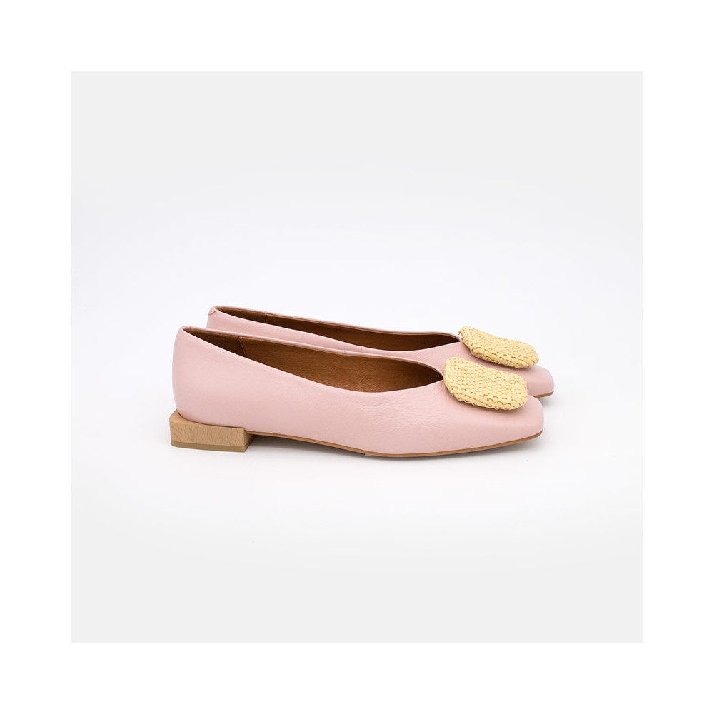 flats rosas ZAMBA Bailarina de punta cuadrada con adorno de hebilla. zapatos mujer verano 2021 Angel Alarcon 21060-535A