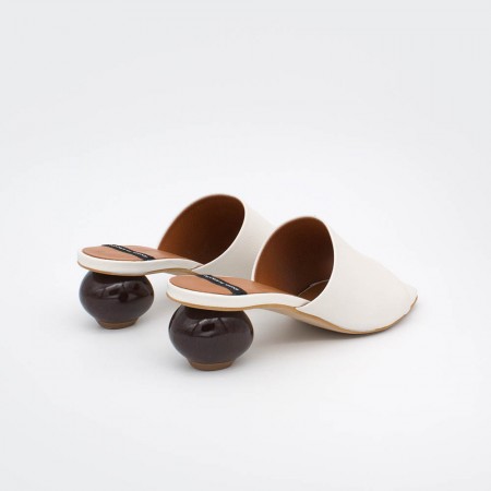 zapatos blanco tacón redondo madera SOCOTRA - Zueco de piel de tacón bajo de diseño Primavera verano 2020 ss20 mujer