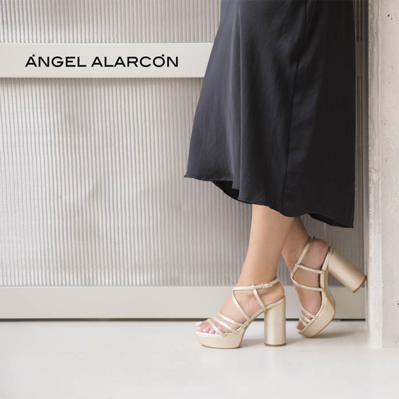 metalizado oro dorado JAVA - Sandalias de tiras de mujer tacón alto y plataforma. Zapatos primavera verano 2020 Ángel Alarcón